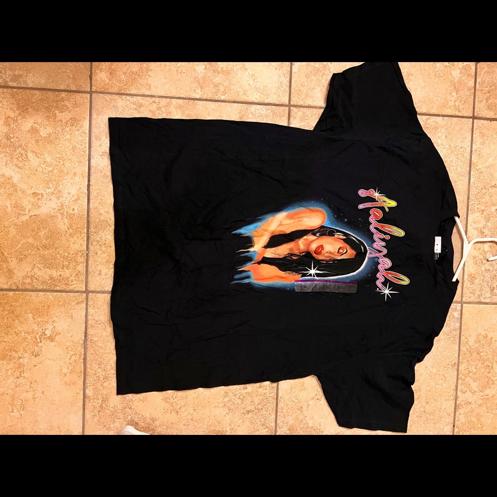 Black aliyah tee shirt